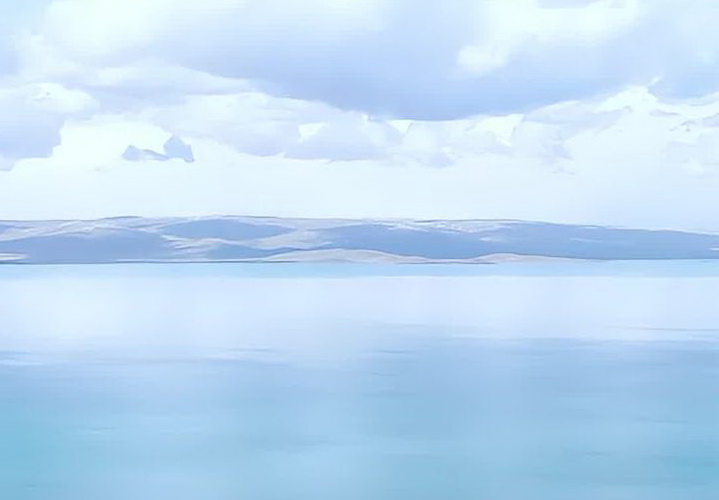 黃河源頭：夏日扎陵湖景美如畫(huà)